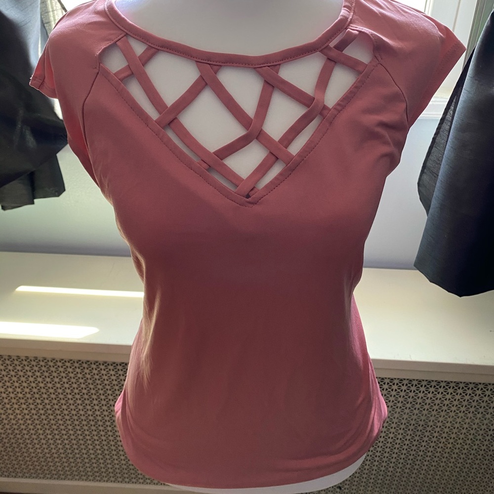Women’s top - Size Medium, Muave color- brand new
